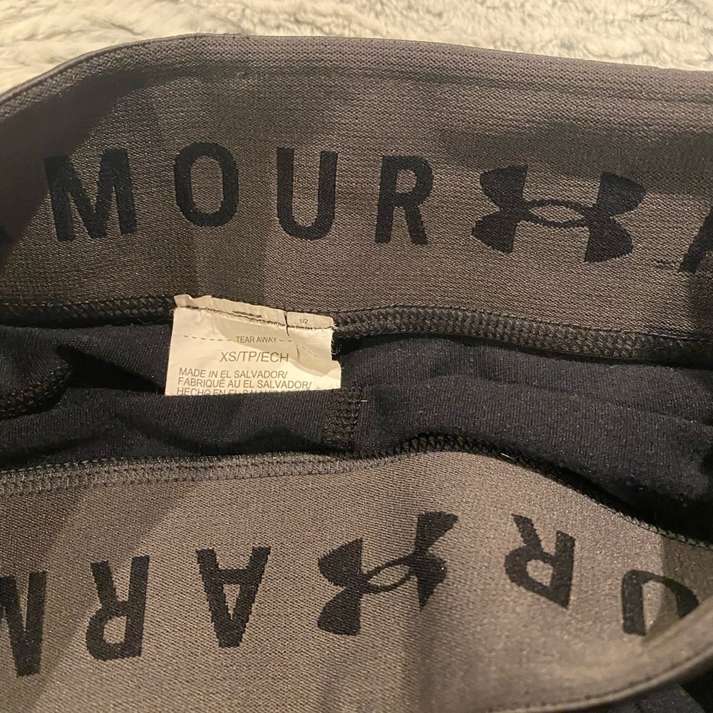 XS UNDER ARMOUR LEGGINGS BLACK